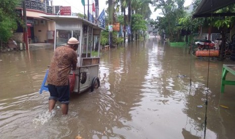 Perumahan Pondok Hijau Permai, Bekasi Timur, terendam banjir,  Rabu, (24/4).