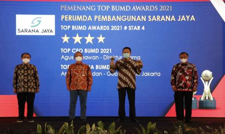 Perumda Sarana Jaya meraih 2 penghargaan bergengsi dalam ajang TOP BUMD Award 2021. Penghargaan masing-masing diraih untuk kategori TOP CEO BUMD 2021 yang diterima oleh Corporate Sekretary Yadi Robby sebagai perwakilan dari Direktur Utama Agus Himawan dan juga penghargaan bidang BUMD Aneka Usaha- Bintang 4.