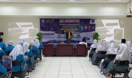 Perusahaan Startup Digital Cerative Center (DCC) bekerja sama dengan Kampus Digital Kreatif Universitas BSI (Bina Sarana Informatika) kampus Cibitung telah sukses menggelar workshop BSI Digination 2023. Mengangkat tema Opportunities in Creative Industry, workshop ini terselenggara selama dua hari yakni pada tanggal 17 dan 20 Maret 2023 di Aula Gedung Universitas BSI Cibitung.