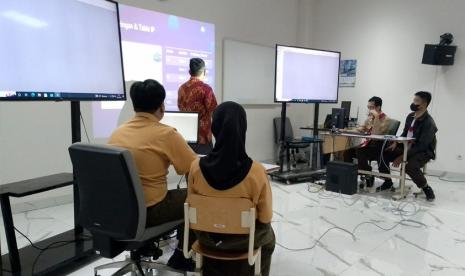 Perusahaan startup Mandiri Digital Universe (MDU) atau NextOne sukses berkolaborasi dengan Kampus Digital Bisnis Universitas Nusa Mandiri (UNM) dalam kegiatan Creabest (Creative Business and Talent) Batch 3 yang berlangsung selama tiga hari pada 9, 10 dan 11 Mei 2023.