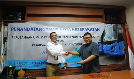 Perusahaan Umum Pengangkutan Penumpang Djakarta (Perum PPD) menjalin kerja sama dengan Kejaksaan Negeri Jakarta Timur, Rabu (24/5). 