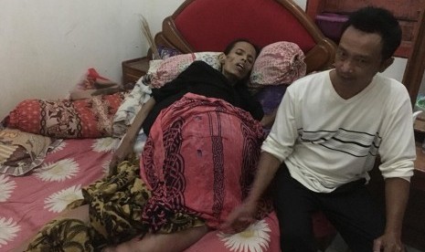 Perut Supinah yang terkena tumor ganas emiliki berat sampai 45 kilogram.