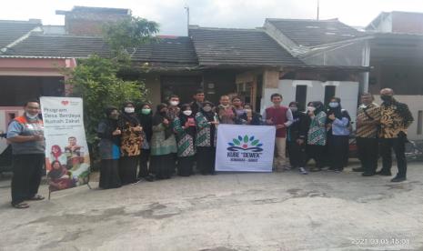 Perwakilan dari Badan Perencanaan Pembangunan Daerah (Bappeda) Kabupaten Garut, Wildan (Kabid Infrastruktur) melakukan kunjungan ke Desa Berdaya Sirnajaya, Jum’at (5/3). Wildan hadir bersama timnya dalam rangka melakukan survey untuk program kegiatan yang akan dilaksanakan oleh Bappeda dengan sasaran desa.