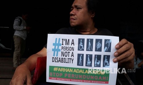 Perwakilan dari Masyarakat Peduli Hak-hak Penyandang Disabilitas (MPHPD) dalam konferensi persnya terkait perundungan terhadap MF di Universitas Gunadarma, Depok, Jawa Barat, Kamis (20/7).