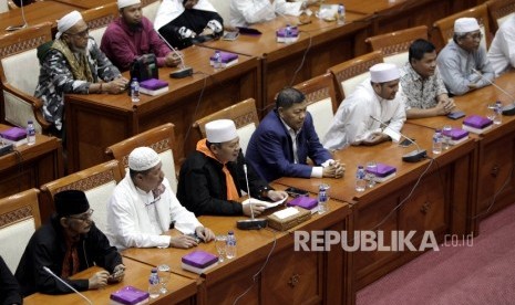 Perwakilan Forum Umat Islam (FUI) mengikuti rapat dengar pendapat dengan Komisi III DPR di Kompleks Parlemen, Senayan, Jakarta. (ilustrasi)