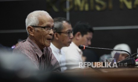 Perwakilan Lembaga Perjuangan Rehabilitasi Korban Rezim Orde Baru (LPR-KORB) beraudiensi saat melakukan kunjungan bersama Yayasan IPT 1965 terkait putusan final International People Tribunal (IPT) 1965 di Kantor Komnas HAM,Jakarta, Senin (25/7).