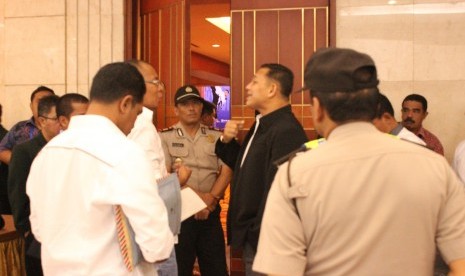   Perwakilan Pengprov Nusa Tenggara Timur,Sulawesi Barat,Maluku dan Papua tidak diperkenankan Masuk ketika Musyawarah Nasional Taekwondo Indonesia di Hotel Bidakara ,Jakarat 16-17 Februari 2015 . Buntut dari penolakkan itu Ke-empat Perwakilan Pengprov yang