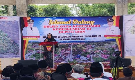 Perwakilan Pitaloka Foundation, Rieke Diah Pitaloka saat peresmian Perna Sistem Pemerintahan Berbasis Data Presisi di Kabupaten Agam, Sumatra Barat, Jumat (18/8/2023).