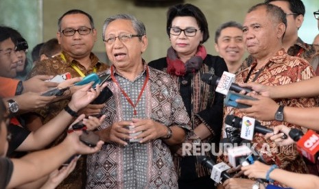 Bambang Widodo Umar (kiri) bersama Ketua KPK Agus Rahardjo (kanan)