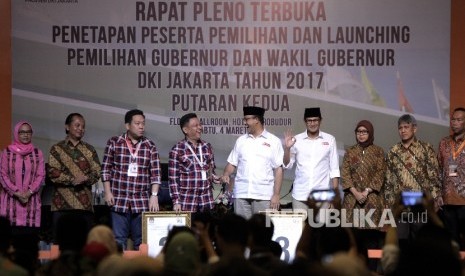  Perwakilan Tim sukses mewakili Pasangan Calon Gubernur dan Wakil Gubernur nomor urut dua, Basuki Tjahaja Purnama -Djarot Saiful Hidayat untuk bersama pasangan calon Gubernur dan Wakil Gubernur DKI Jakarta Anies Rasyid Baswedan -Sandiaga Salahudin Uno mene