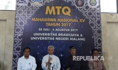 Perwakilan Universitas Brawijaya dan Universitas Negeri Malang mengadakan Konferensi Pers (Konpers) MTQ Mahasiswa Nasional (MTQMN) XV di Gedung Rektorat UB Malang, Rabu (26/7).