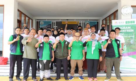 Pesantren Al-Hamidiyah ini jadi titik pertama dari pelatihan santri dan penggerak program nasional Pesantren Hijau.