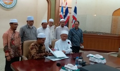 Pesantren Ar Risalah, Padang (Sumatera Barat) menantangani nota kesepahaman (MoU) dengan Fatoni University, Pathani (Thailand).