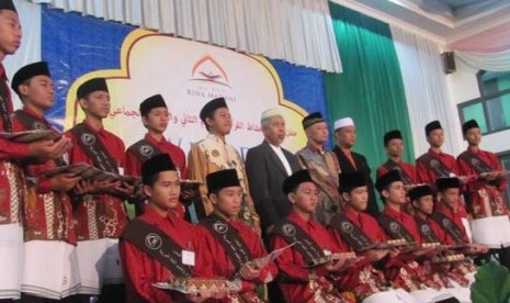 pesantren bina madani ciawi, bogor, jawa barat, mewisuda santri yang telah hafal alquran 30juz