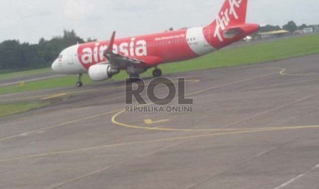 Pesawat Air Asia juga antre take off di Bandara Adisucipto,Yogyakarta...Kamis (26/2). 