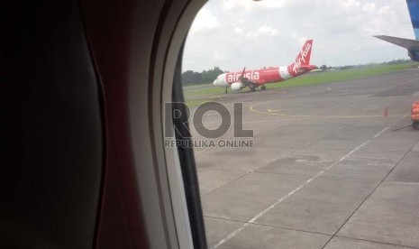 Pesawat Air Asia juga antre take off di Bandara Adisucipto,Yogyakarta...Kamis (26/2). 