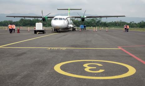 Pesawat mendarat di Bandara Jenderal Besar Soedirman Purbalingga (ilustrasi)