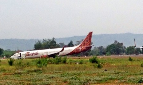 Pesawat Batik Air yang tergelincir di Bandara Adi Sucipto, Yogyakarta, Jumat (6/11).  