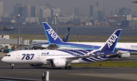 Pesawat Boeing 787 Dreamliner yang digunakan maskapai Japan's All Nippon Airlines (ANA).