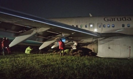 Pesawat Garuda tergelincir di Bandara Internasional Adisutjipto, Yogyakarta, Rabu (1/2).