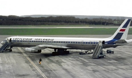 Pesawat Icelandic Airlines DC-8.