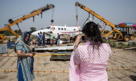 Bangkai Pesawat Ini Menjadi Destinasi Wisata Di India