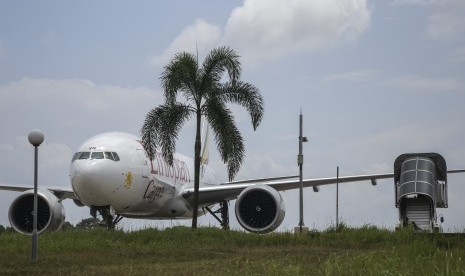 Pesawat kargo Ethiopian Airlines yang diturunkan secara paksa oleh TNI AU, parkir di Bandara Hang Nadim, Batam, Kepulauan Riau, Senin (14/1).