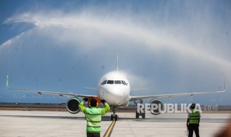 Pesawat komersial Citilink dengan rute penerbangan HLP- YIA mendarat di Bandara YIA.