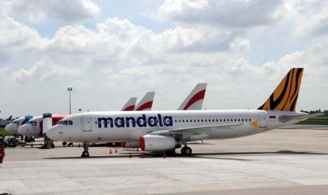 Pesawat milik maskapai Mandala Airlines saat parkir di Bandara Internasional Soekarno-Hatta, Cengkareng, Banten, beberapa waktu lalu. 