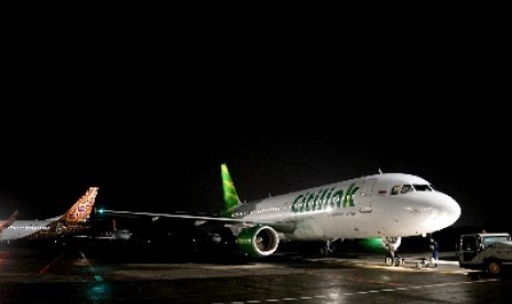  Pesawat milik maskapai penerbangan Citilink terparkir usai mendarat di Bandara Halim Perdanakusuma, Jakarta, Senin (13/4). 