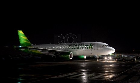 Pesawat milik maskapai penerbangan Citilink terparkir usai mendarat di Bandara Halim Perdanakusuma, Jakarta, Senin (13/4). (Prayogi/Republika)