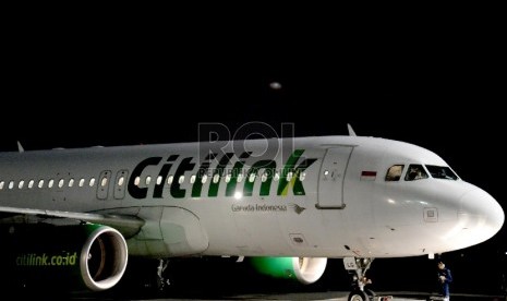 Pesawat milik maskapai penerbangan Citilink terparkir usai mendarat di Bandara Halim Perdanakusuma, Jakarta, Senin (13/4). (Prayogi/Republika)