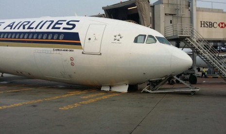 Pesawat Singapore Airlines yang ambruk gara-gara roda patah