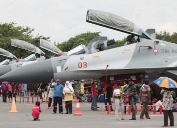 Pesawat tempur RI dipamerkan dalam suatu pameran militer