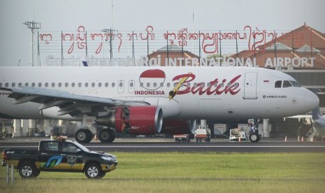 Pesawat udara berada di landasan pacu Bandara Internasional I Gusti Ngurah Rai, Bali, Rabu (3/4/2019).