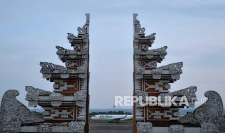 Pesawat udara bersiap lepas landas di Bandara Internasional I Gusti Ngurah Rai, Badung, Bali.