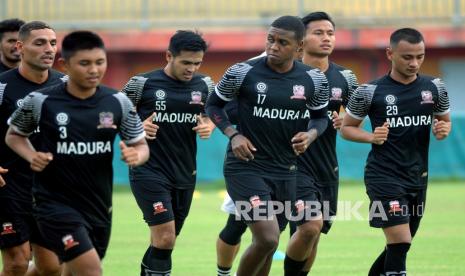 Para pemain Madura United (ilustrasi). Manajemen Madura United berjanji akan mematuhi prokes Liga 1 2021/22.