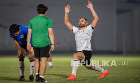 Penyerang Bali United Ilija Spasojevic (kanan).