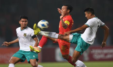 Kakang Rudianto (kanan) saat membela timnas Indonesia U-20.