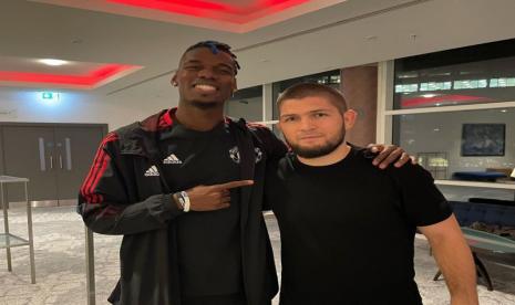 Pesepak bola Muslim Paul Pogba dan petarung Muslim Khabib Nurmagomedov yang berteman akrab.