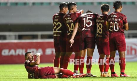 Para pemain Persis Solo (ilustrasi), Persis akan menghadapi Persiba pada laga terakhir Grup X delapan besar Liga 2 2021 di Stadion Pakansari, Bogor, Rabu (22/12) malam.