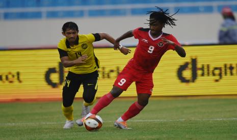 Ronaldo Kwateh (kanan) akan memperkuat timnas Indonesia U-19 di Turnamen Toulon.