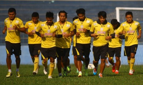  Pesepakbola Arema Indonesia Cronus berlatih di Stadion Gajayana, Malang, Selasa (20/5).