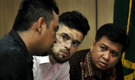   Pesepakbola Indonesia Diego Michiels menjalani sidang vonis kasus pengeroyokan di Pengadilan Negeri Jakarta Pusat, Kamis (7/3).   (Republika/Prayogi)