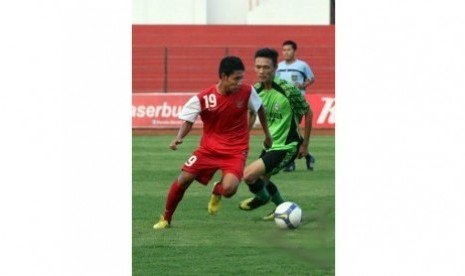 Evan Dimas (kostum merah)