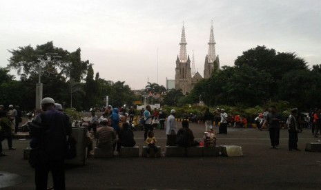  Peserta Aksi 112 mulai berdatangan ke Masjid Istiqlal pada Jumat (10/2) petang. Aksi 112 akan dimulakan dengan shalat tahajjud dan shalat subuh berjamaah sebelum dilanjutkan tausiyah.