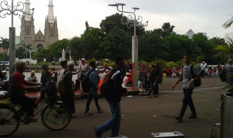 Peserta Aksi 112 mulai berdatangan ke Masjid Istiqlal pada Jumat (10/2) petang. Aksi 112 akan dimulakan dengan shalat tahajjud dan shalat subuh berjamaah sebelum dilanjutkan tausiyah.