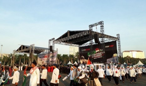 Peserta Aksi Bela Alquds mulai berkumpul di lapangan silang Monas pada Jumat (11/5).