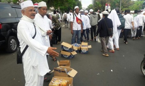 Peserta Aksi Damai 2 Desember 2016 di kawasan Monas, Jakarta Pusat.