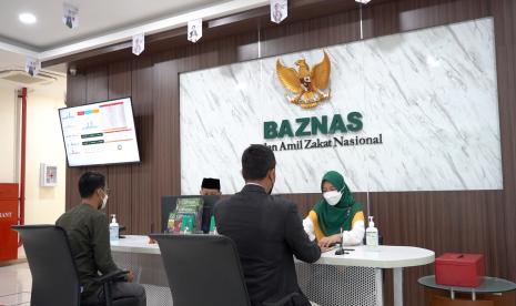 Peserta Beasiswa Riset Badan Amil Zakat Nasional (Baznas), Agung Minto Wahyu dari Fakultas Psikologi Universitas Negeri Malang memaparkan bahwa membayar zakat berpengaruh terhadap kebahagiaan yang dirasakan muzaki. 